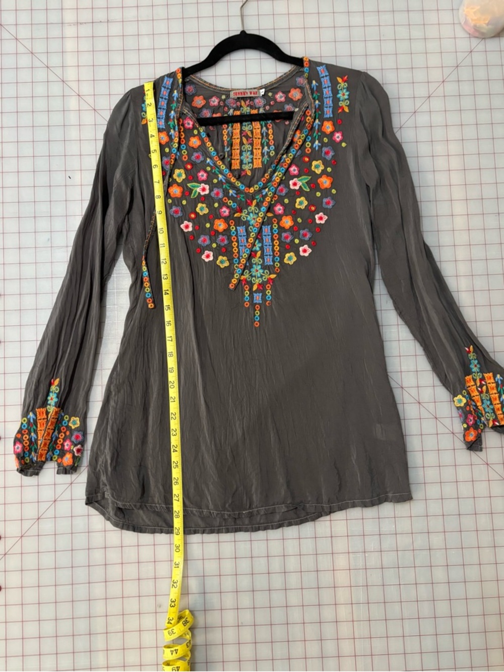 Johnny Was Gray Embroidered Floral V-Neck Tunic - Picture 4 of 7